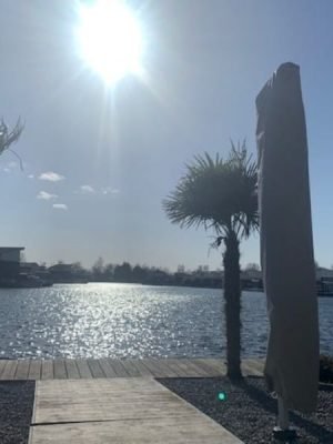 Loungeset Ibiza en parasol Siena bezorgd in Vinkeveen