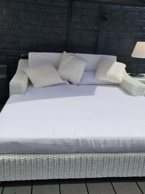 Ligbed St. Tropez bezorgd in Maastricht