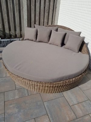 Ligbed Antibes met rond naturel rattan