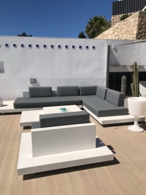 Tuinmeubelen bezorgd in Moreira Spanje