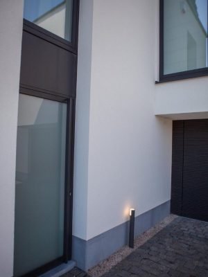 LUTEC Cyra – Sokkellamp voor buiten – Padverlichting – LED – 3000K warm wit licht – 500lm – Donkergrijs