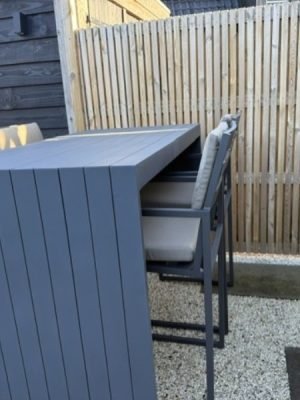 Barset Ibiza bezorgd in Numansdorp